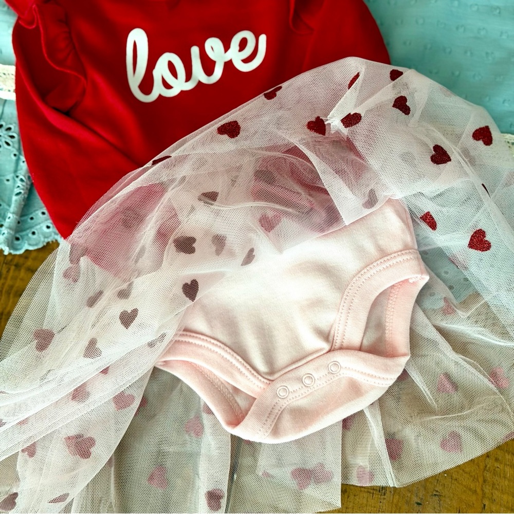 Cute Baby Girl Outfit with Red Tulle Heart Dress, White Socks and red headband - Picture 4 of 10